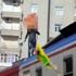 Trenin üstüne çıkıp sözde PKK bayrağını astı Trenin üstüne çıkıp sözde PKK bayrağını astı
