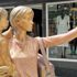 Selfie yapan kadın heykelinin elindeki telefon çalındı