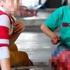 Çocuklar yeni kesilen kurbanlıkların başında Çocuklar yeni kesilen kurbanlıkların başında