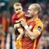 Wesley Sneijder 100. lig maçını çifte asistle kutladı
