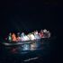 Balıkesir de lastik bot içinde 42 kaçak göçmen yakalandı