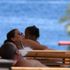 Demet Akalın, bayram tatilini şezlongda geçirdi