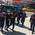 Sivilleri devlet görevlisi gibi gösterip, yurt dışına kaçıranlara operasyon: 2 tutuklama