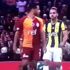 Galatasaray - Fenerbahçe derbisinde şok "tükürük" görüntüsü!