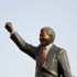 Filistin'e Mandela heykeli dikildi