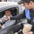 Bursa`da trafik polisleri aşure ikram etti