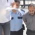 Otomobilin aküsünden şırıngayla çekip eşine nakletmek istedi