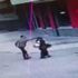 Video: Gaziosmanpaşa'da telefonla konuşan kadına hırsızlık şoku. Gizlice arkasından yürüdü ve hamlesini yaptı