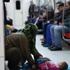 Suriyeli anne bebeğiyle metroya sığındı! Suriyeli anne bebeğiyle metroya sığındı!