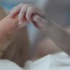 'Parmak bebek' hayata tutundu