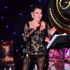 Konuklara duygusal bir gece yaşattı Konuklara duygusal bir gece yaşattı