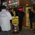 İstanbul'da kaldırımda yürüyen bir kişiye saldırı İstanbul'da kaldırımda yürüyen bir kişiye saldırı