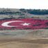 20 bin ton taşla, Türk Bayrağı yaptılar