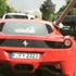 Ferrari ile boru taşıyan adam