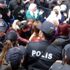 Diyarbakır’da izinsiz gösteriye müdahale: 3 gözaltı Diyarbakır’da izinsiz gösteriye müdahale: 3 gözaltı