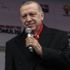 Çaldığı paraları doldurduğu pantolonu düştü, paralar kaldırıma saçıldı