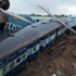 Hindistan'da facia: Tren raydan çıktı