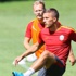 Podolski, Bruma'dan haber bekliyor Podolski, Bruma'dan haber bekliyor