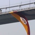 Galatasaray bayrağı ipleri kesilerek denize atıldı