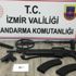 Kemalpaşa'da 2'si cezaevi firarisi aranan 3 kişi, yakalandı