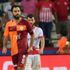 Galatasaray taraftarı, oyuna giren Selçuk İnan'ın Fernando Muslera'dan kaptanlık pazubandını almasına tepki gösterdi