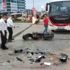 Samsun'da halk otobüsü ile çarpışan motosikletteki gençler ağır yaralandı