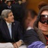 John Kerry'nin arkasında bir gizemli adam John Kerry'nin arkasında bir gizemli adam