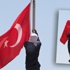 Bayrağı indiren PKK'lıyı yakalayan komiseri de gözaltına aldılar Bayrağı indiren PKK'lıyı yakalayan komiseri de gözaltına aldılar