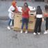 Kağıt toplayan çocuğa bisiklet sürprizi