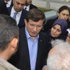 Davutoğlu'nun yolunu kesip ağlayarak yardım istediler - İZLE