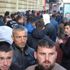 İşçi alınacağını duyunca geceden sıraya girdiler... Aldıkları cevap karşısında şoke oldular İşçi alınacağını duyunca geceden sıraya girdiler... Aldıkları cevap karşısında şoke oldular