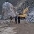 Artvin'deki dev kaya gümbür gümbür yola uçtu Artvin'deki dev kaya gümbür gümbür yola uçtu