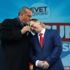 Mitingte duygulandıran buluşma Mitingte duygulandıran buluşma