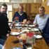 Seçimi kazandı rakiplerine yemek söyledi Seçimi kazandı rakiplerine yemek söyledi