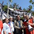 Soma'da işçiler madeni işgal etti... Cumhuriyet muhabirlerine saldırı Soma'da işçiler madeni işgal etti... Cumhuriyet muhabirlerine saldırı