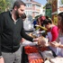 Engelli arkadaşları için köfte ekmek sattılar