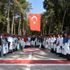 Mezarlıkta temizlik yapıp bayramlaştılar Mezarlıkta temizlik yapıp bayramlaştılar