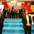 Başbakan Ahmet Davutoğlu'nu sahnede kadın korumalara korudu