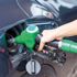 Petrol düşse de benzine zam var