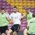 Belhanda oynuyor Belhanda oynuyor