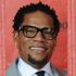 ABD’li komedyen Hughley sahnede bayıldı ABD’li komedyen Hughley sahnede bayıldı