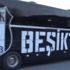 Beşiktaş otobüsüne taşlı saldırı