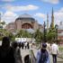 Ayasofya Camisi'ne yerli ve yabancı ziyaretçiler büyük ilgi gösteriyor