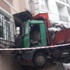 Çağlayan'da kontrolden çıkan kamyon eve girdi