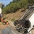 Kendisini sıkıştıran taksiciden kaçmak isterken takla attı Kendisini sıkıştıran taksiciden kaçmak isterken takla attı