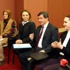 Başbakan Davutoğlu, işaret dili dersinde Başbakan Davutoğlu, işaret dili dersinde