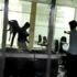 Video: iPhone fabrikasında işçiler isyan etti. Ortalık savaş alanına döndü Video: iPhone fabrikasında işçiler isyan etti. Ortalık savaş alanına döndü