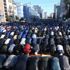 Sokakta kılınan cuma namazını protesto ettiler Sokakta kılınan cuma namazını protesto ettiler