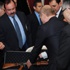 Putin Sisi'ye Kalaşnikof hediye etti