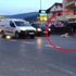 Yolun ortasına yatan köpek trafiği felç etti